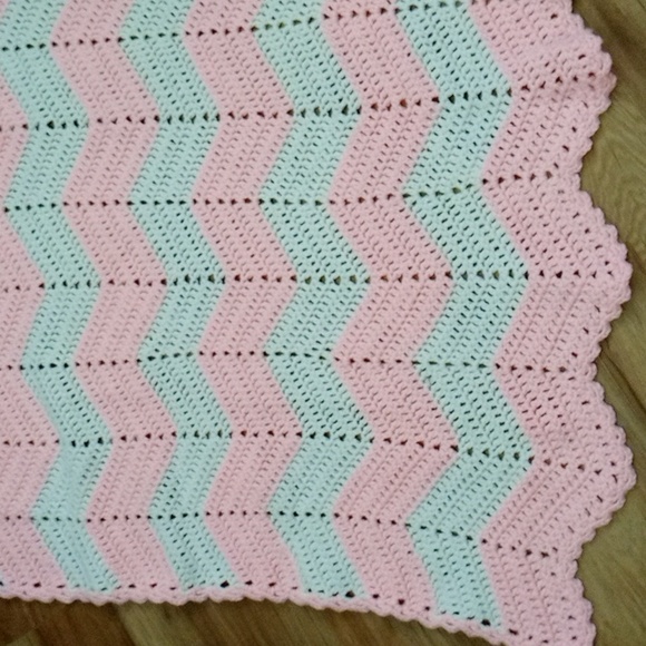 Pink And White Hand Knitted Crochet Afghan Baby Blanket Lap Throw - Picture 2 of 2
